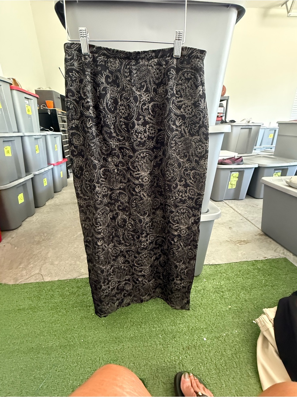 Elegant Black Paisley Midi Skirt p48